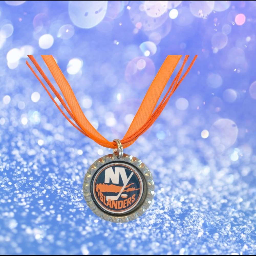 New York ISLANDERS Hockey Handmade Necklace *NEW*